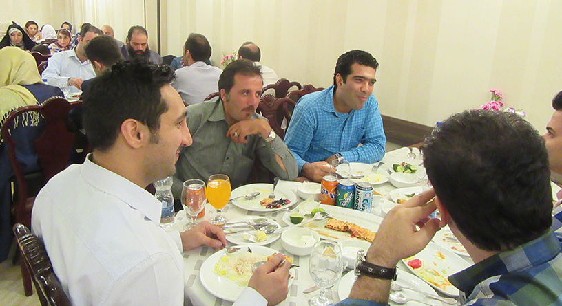 ضیافت افطاری خانواده رویا طرح داخلی، سال 1395