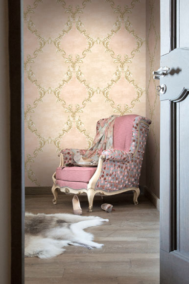 کاغذ دیواری داماسک با طرح های بزرگ و برجسته