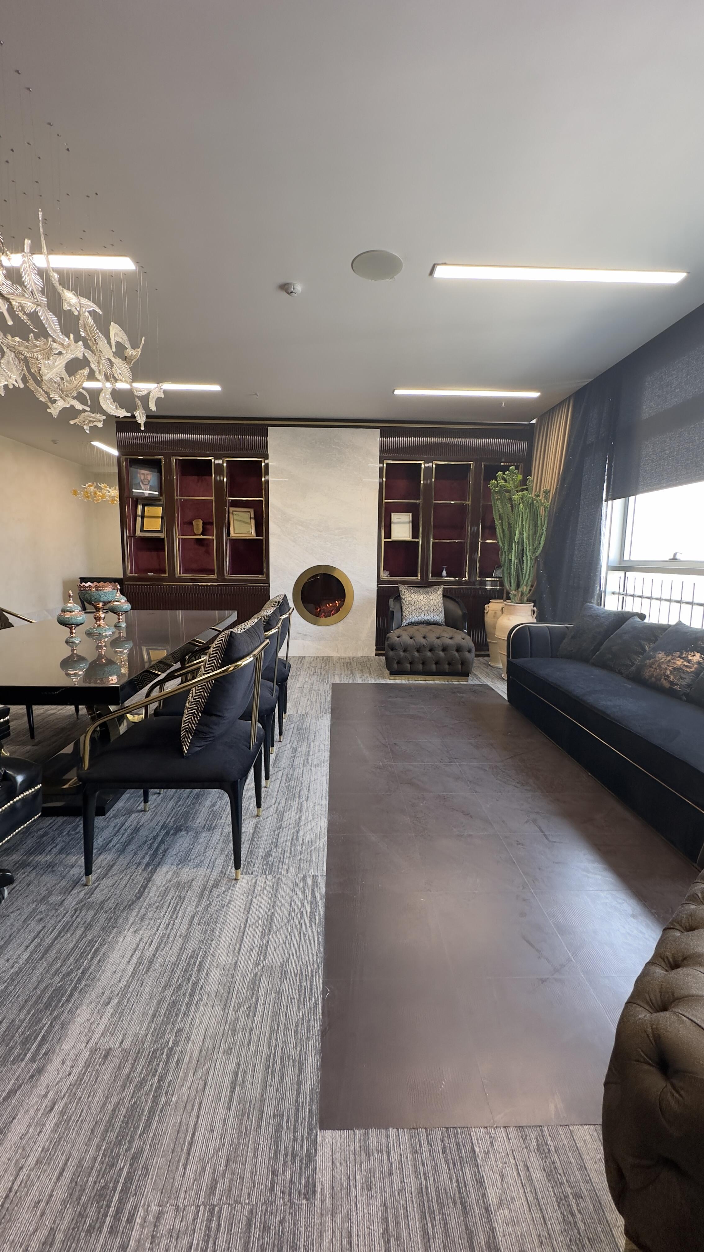 پارکت چرم طبیعی و موکت اداری shayd of gray