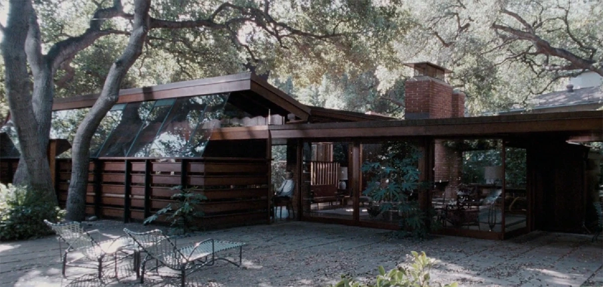 نمایی از فیلم یک مرد مجرد