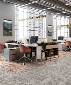 چهار فصل زیر پای شماست